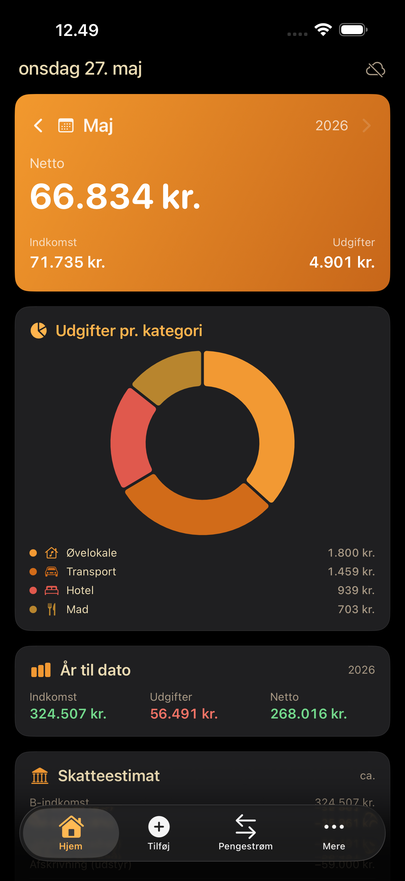 Hjem-dashboard: Maj 2026 netto 66.834 kr, donut-chart over udgifter (Øvelokale, Transport, Hotel, Mad), år-til-dato indkomst 324.507 kr