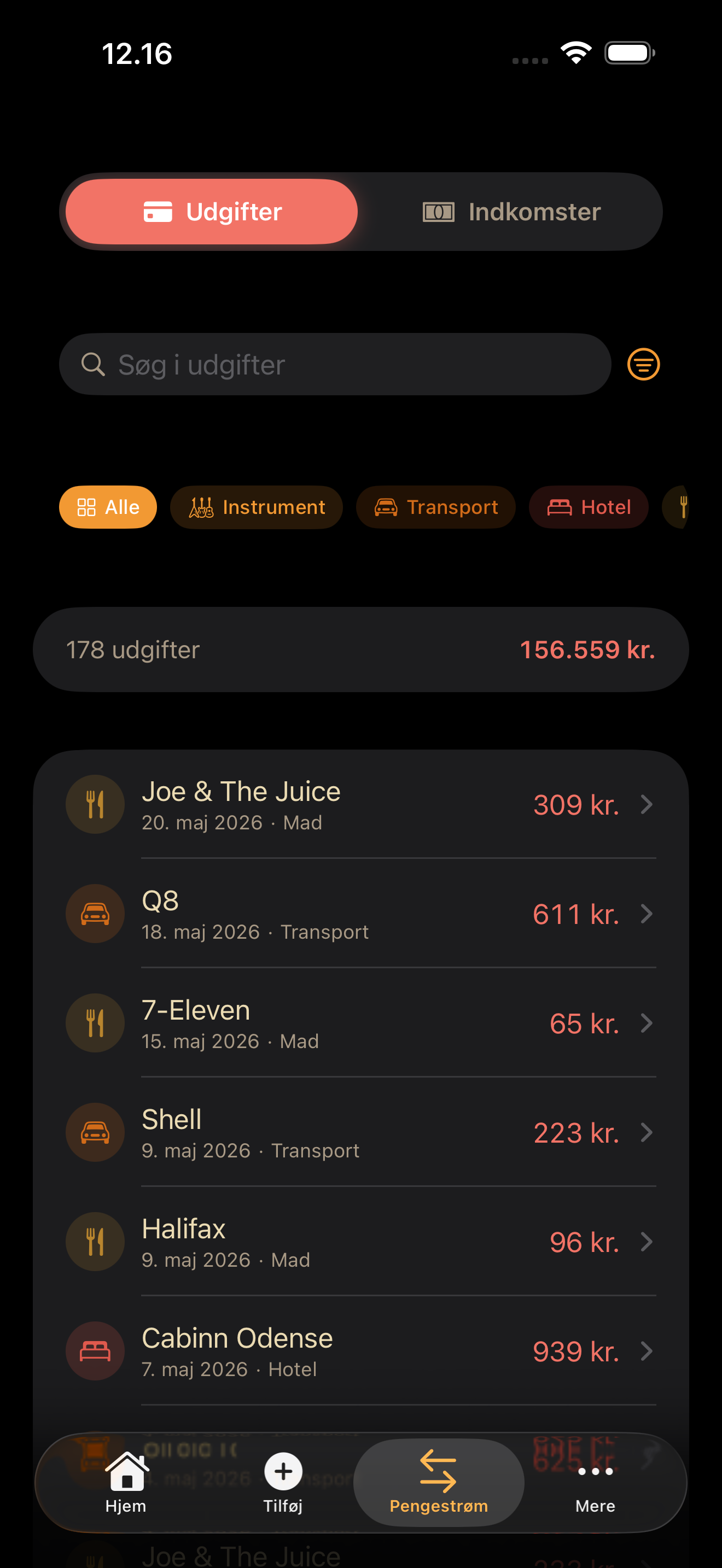 Pengestrøm: 178 udgifter på i alt 156.559 kr, filtreret per kategori. Liste viser merchants som Joe & The Juice, Q8, Shell, Halifax, Cabinn Odense