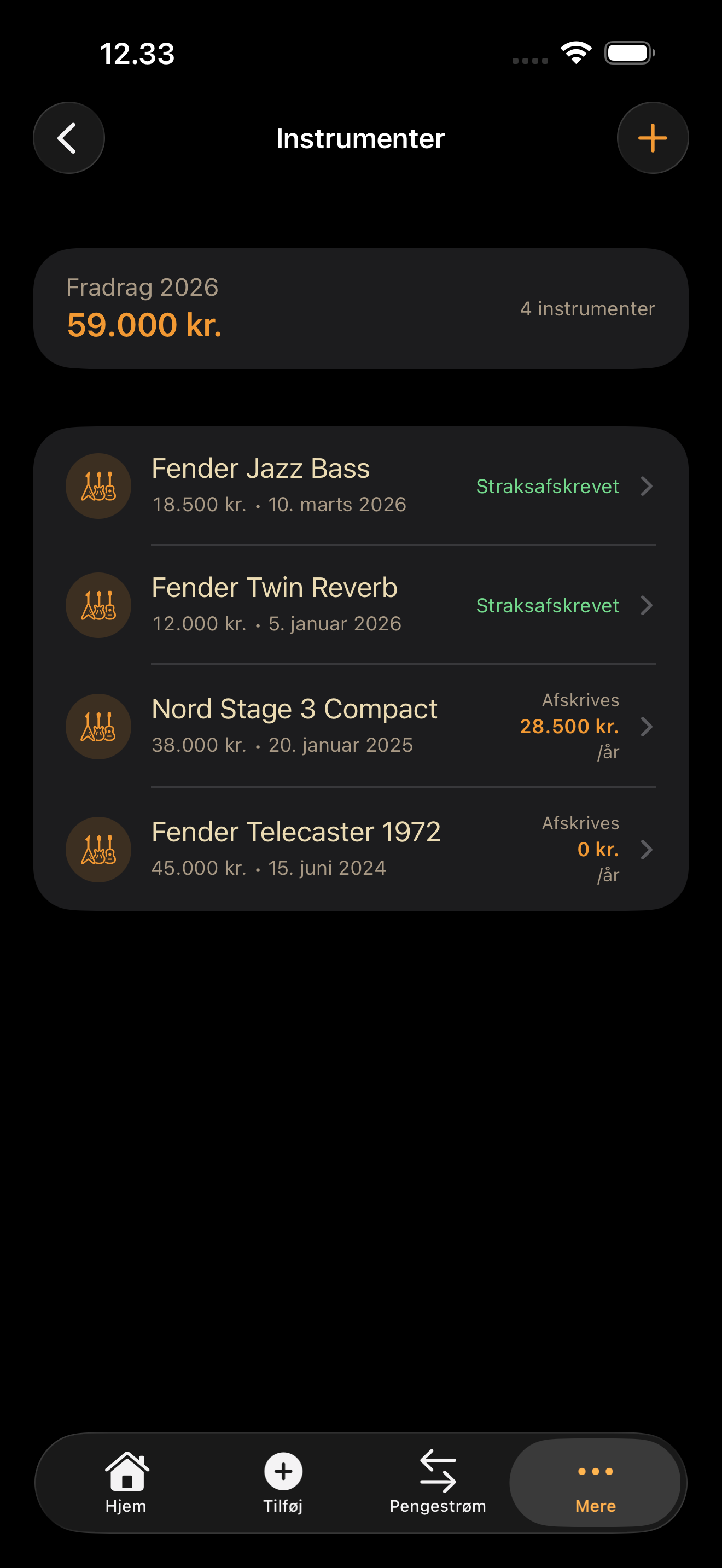 Instrumenter-skærm: 4 instrumenter, samlet fradrag 2026 = 59.000 kr. Fender Jazz Bass og Fender Twin Reverb straksafskrevet, Nord Stage 3 afskrives 28.500 kr/år, Fender Telecaster 1972 fuldt afskrevet